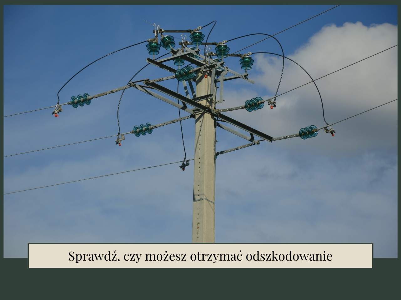 Słup energetyczny na działce.