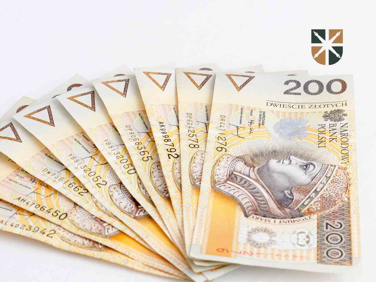 Wachlarz banknotów o nominale 200 złotych symbolizujący zadośćuczynienie za doznaną krzywdę i cierpienie.