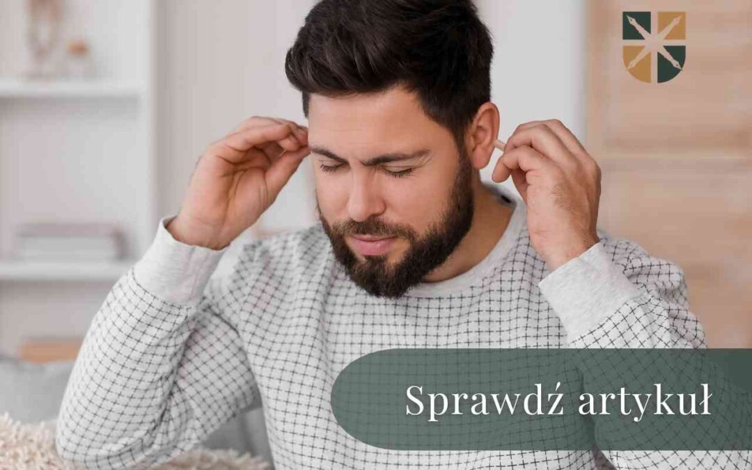 Man with a beard sits indoors, fingers at his ears and eyes closed, with a dark green rounded banner reading 'Sprawdź artykuł' across the image.