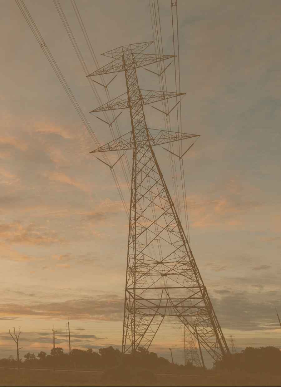 Wysoki słup energetyczny.