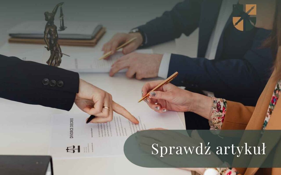 Kobieta podpisująca wyrok rozwodowy ze swoim pełnomocnikiem i prawnikiem w kancelarii.