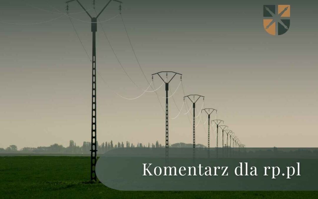 Słupy przesyłowe na zielonym polu z napisem Komentarz dla rp.pl o wyroku TK.