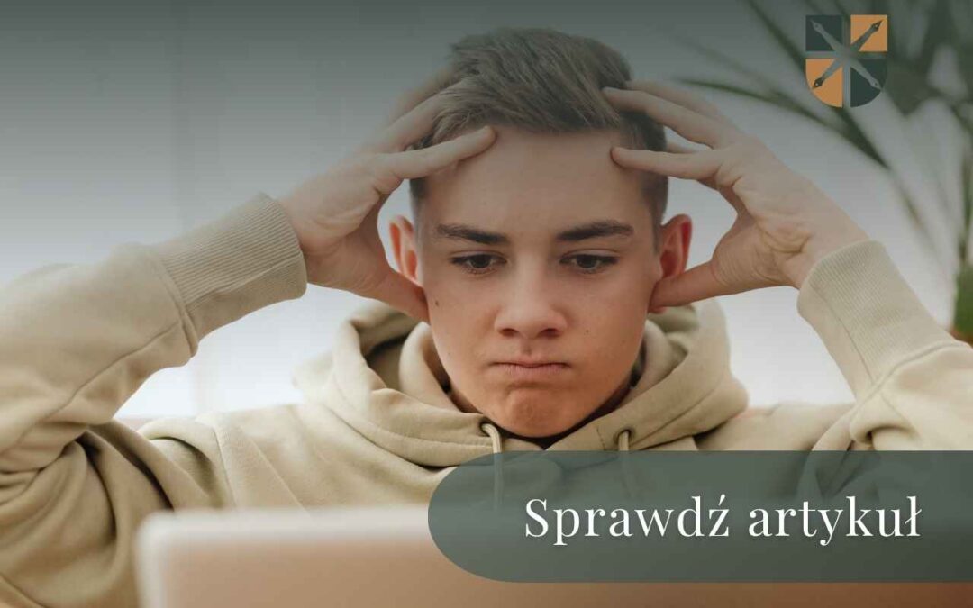 Trzymający się za głowe nastolatek.