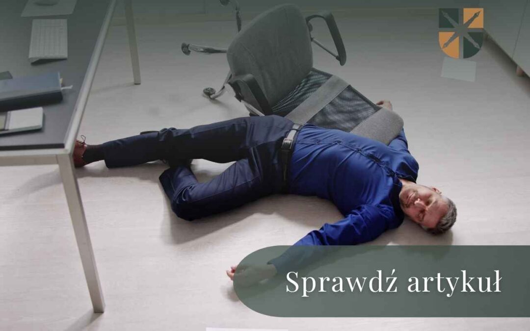 Mężczyzna leżący na podłodze obok przewróconego fotela – skutki niebezpiecznego zdarzenia w biurze.